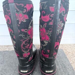 Bogs Women's Black and Red Floral Boots